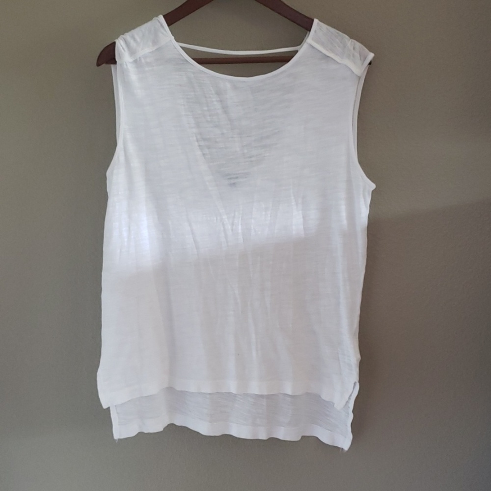 BR Sleeveless top